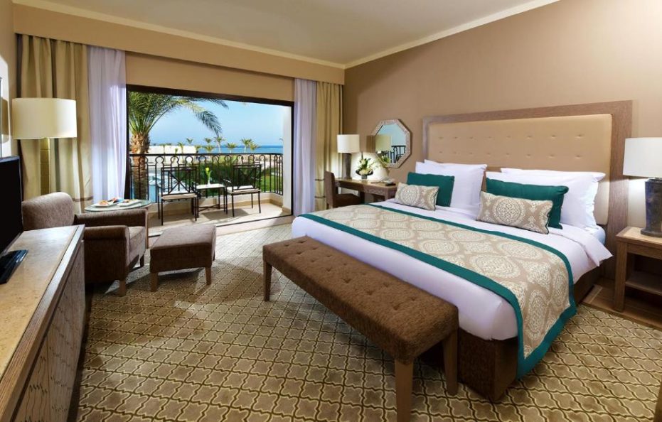 Superior, Queen or Twin, Swim Up