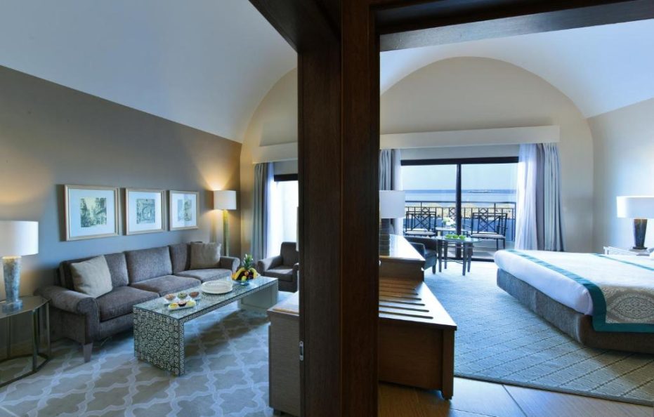 Executive Suite, Queen Bed, Pool View