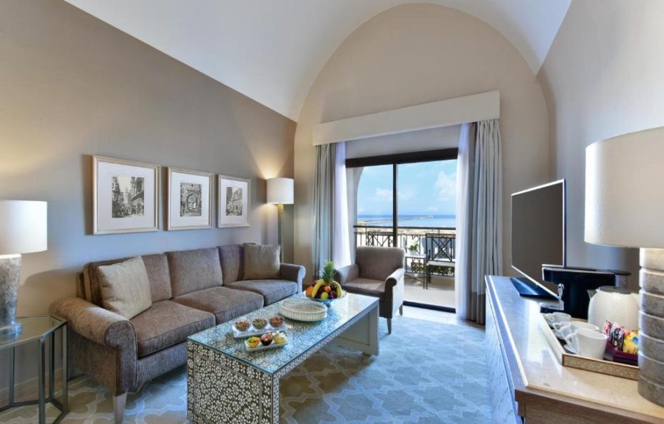 Executive Suite, Queen Bed, Pool View